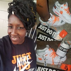 Meet your Posher, Lawana